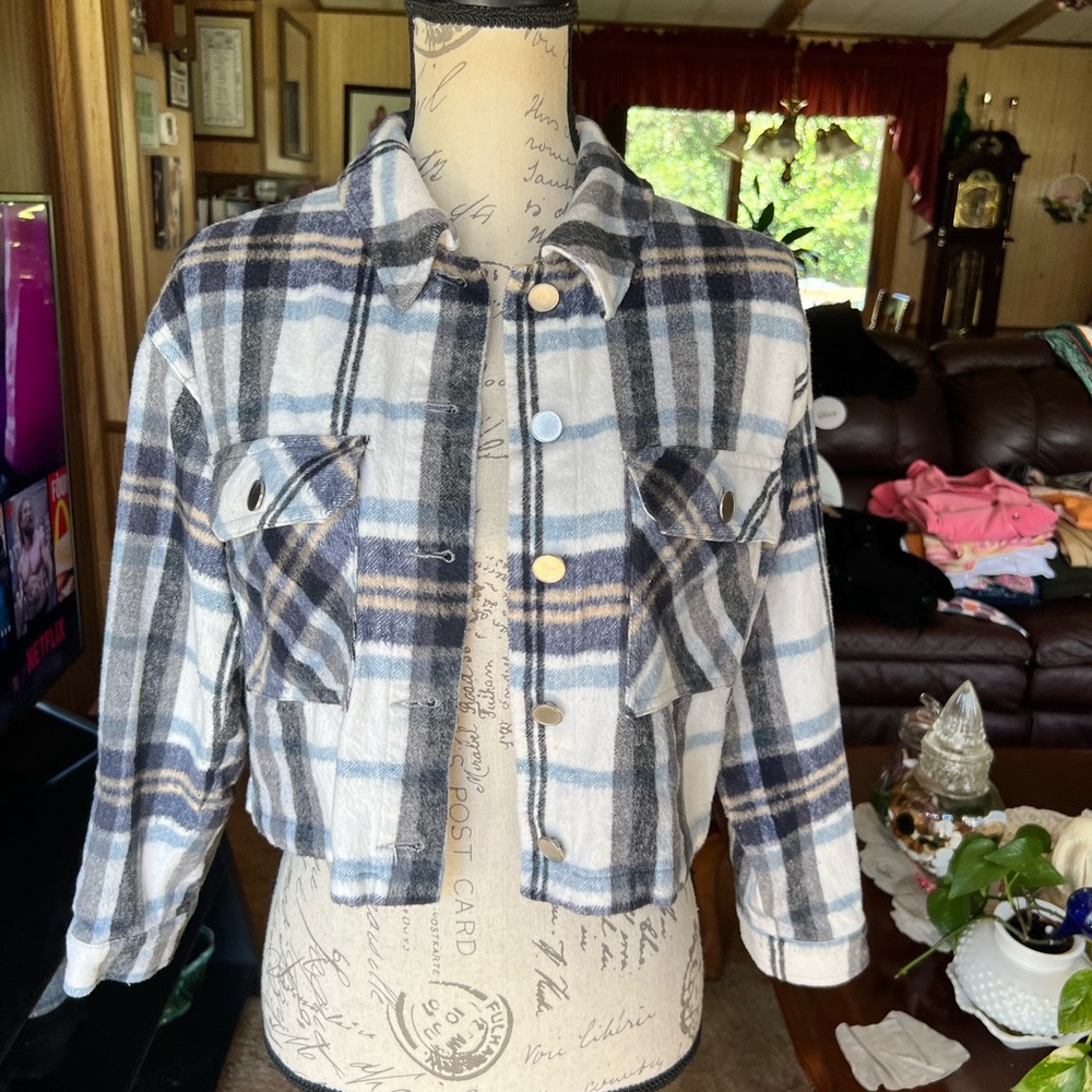 Woman’s Zara plaid cropped jacket